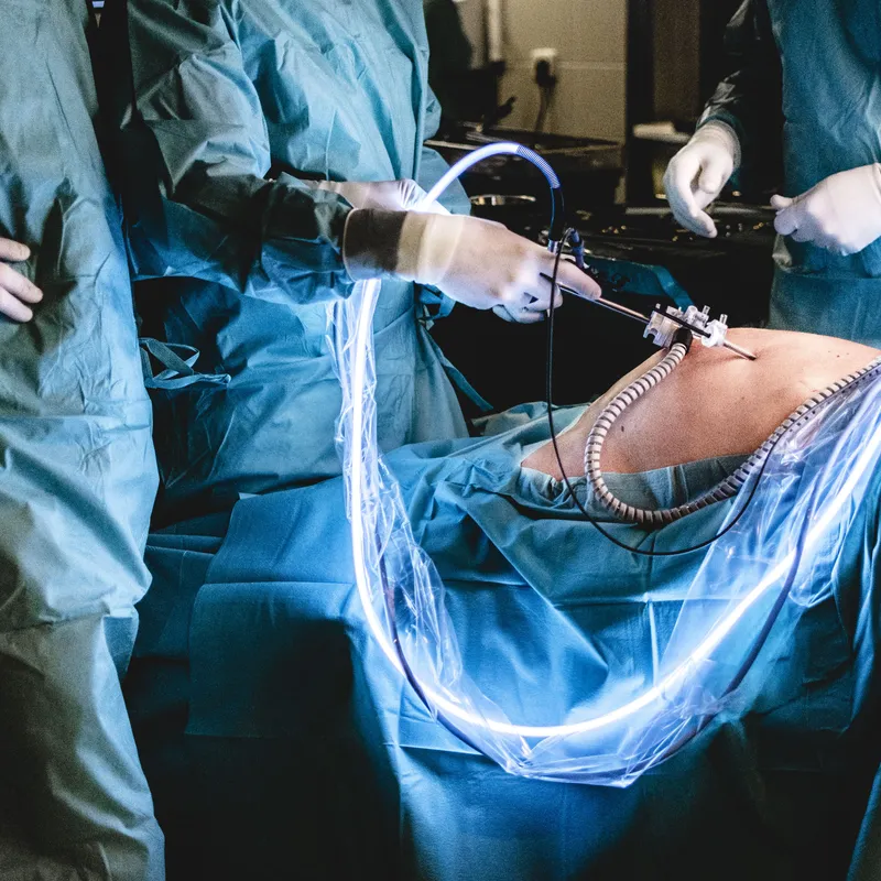 Knopflochchirurgie: Moderne Techniken und Vorteile der minimalinvasiven Chirurgie