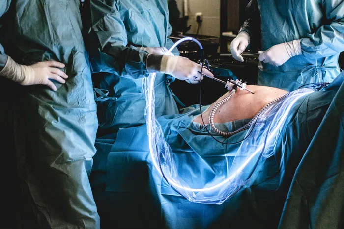 Knopflochchirurgie: Moderne Techniken und Vorteile der minimalinvasiven Chirurgie